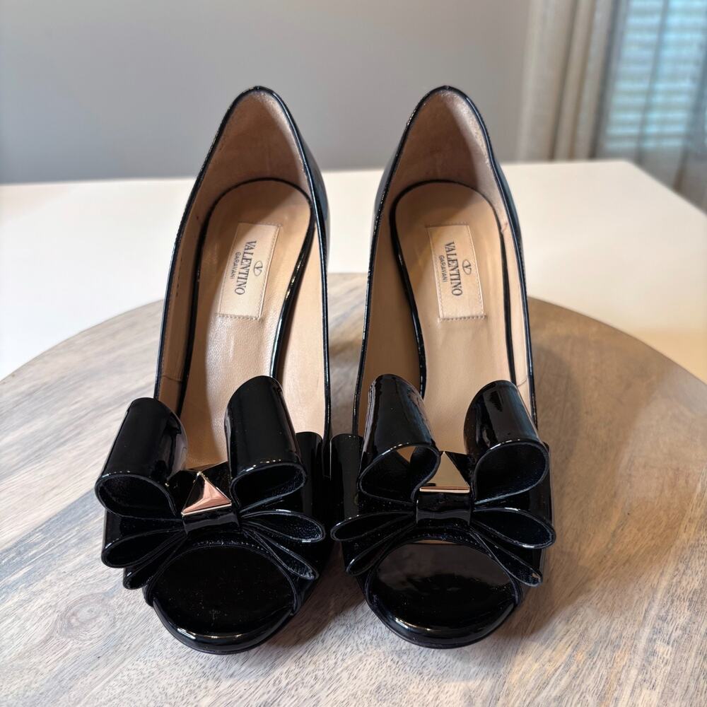 Valentino Garavani Black Patent Leather Bow Peep Toe Pumps 37.5 US 7.5 Italy - Picture 3 of 12